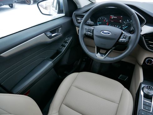 Used 2022 Ford Escape SEL image 9