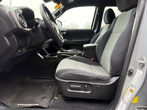 Used 2021 Toyota Tacoma TRD Off-Road w/ Technology Package image 16