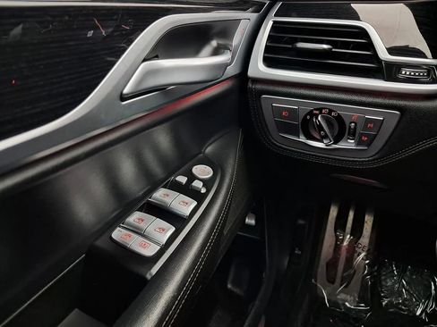 Used 2019 BMW 750i xDrive w/ M Sport Package AWD/4WD image 10