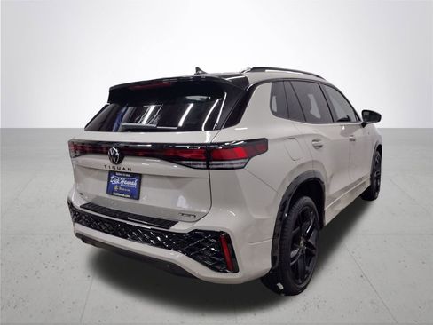 New 2025 Volkswagen Tiguan SE R-Line image 12