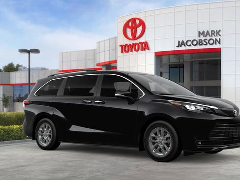 New 2026 Toyota Sienna XLE image 14