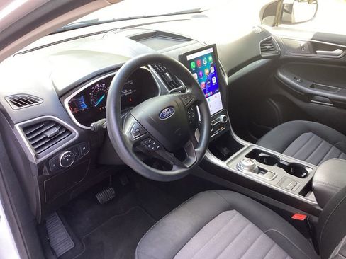 Used 2021 Ford Edge SE image 25