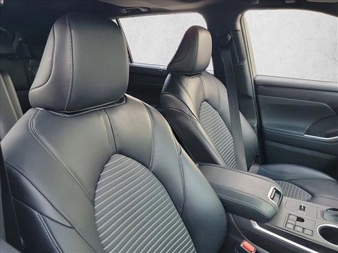 Used 2023 Toyota Highlander XSE image 15