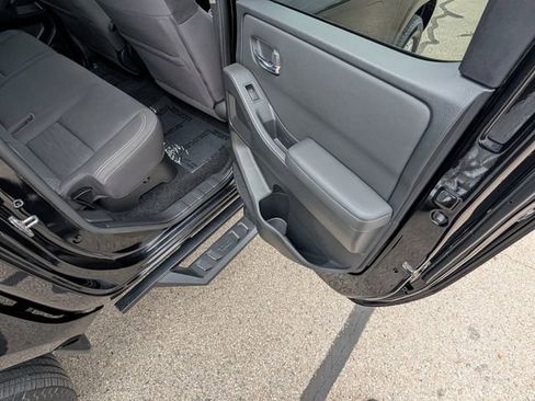 Used 2022 Nissan Frontier SV RWD image 6