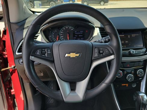 Used 2020 Chevrolet Trax Premier FWD image 27