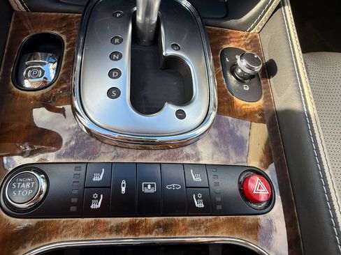 Used 2015 Bentley Flying Spur V8 image 40