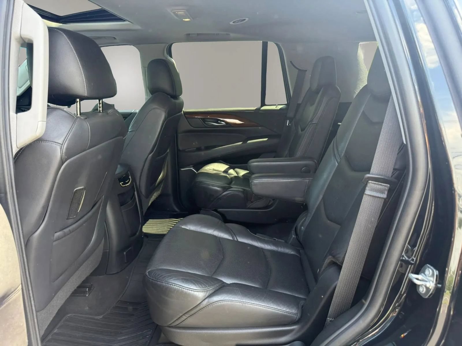 Used 2019 Cadillac Escalade Luxury AWD/4WD image 39