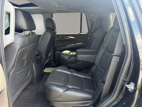 Used 2019 Cadillac Escalade Luxury AWD/4WD image 39