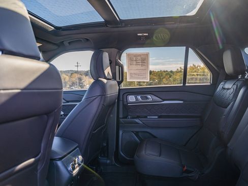 Certified 2025 Ford Explorer Platinum w/ Ultimate Package image 20