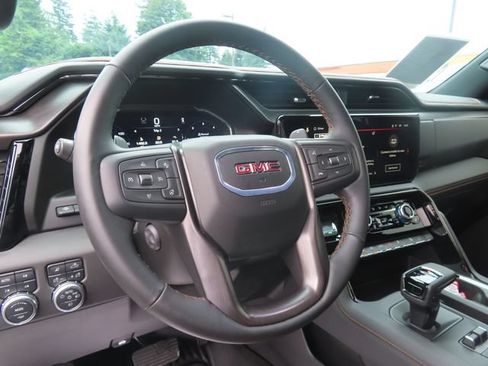 Certified 2025 GMC Sierra 1500 AT4 w/ AT4 Premium Package AWD/4WD image 17