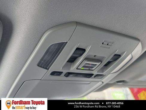 Used 2022 Toyota Highlander XLE image 30