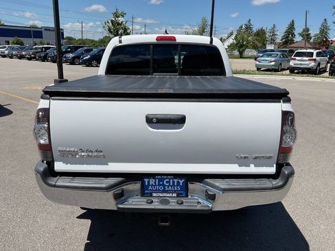 Used 2014 Toyota Tacoma 4x4 Double Cab w/ SR5 Package image 6