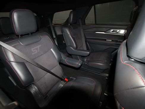 Used 2025 Ford Explorer ST image 27