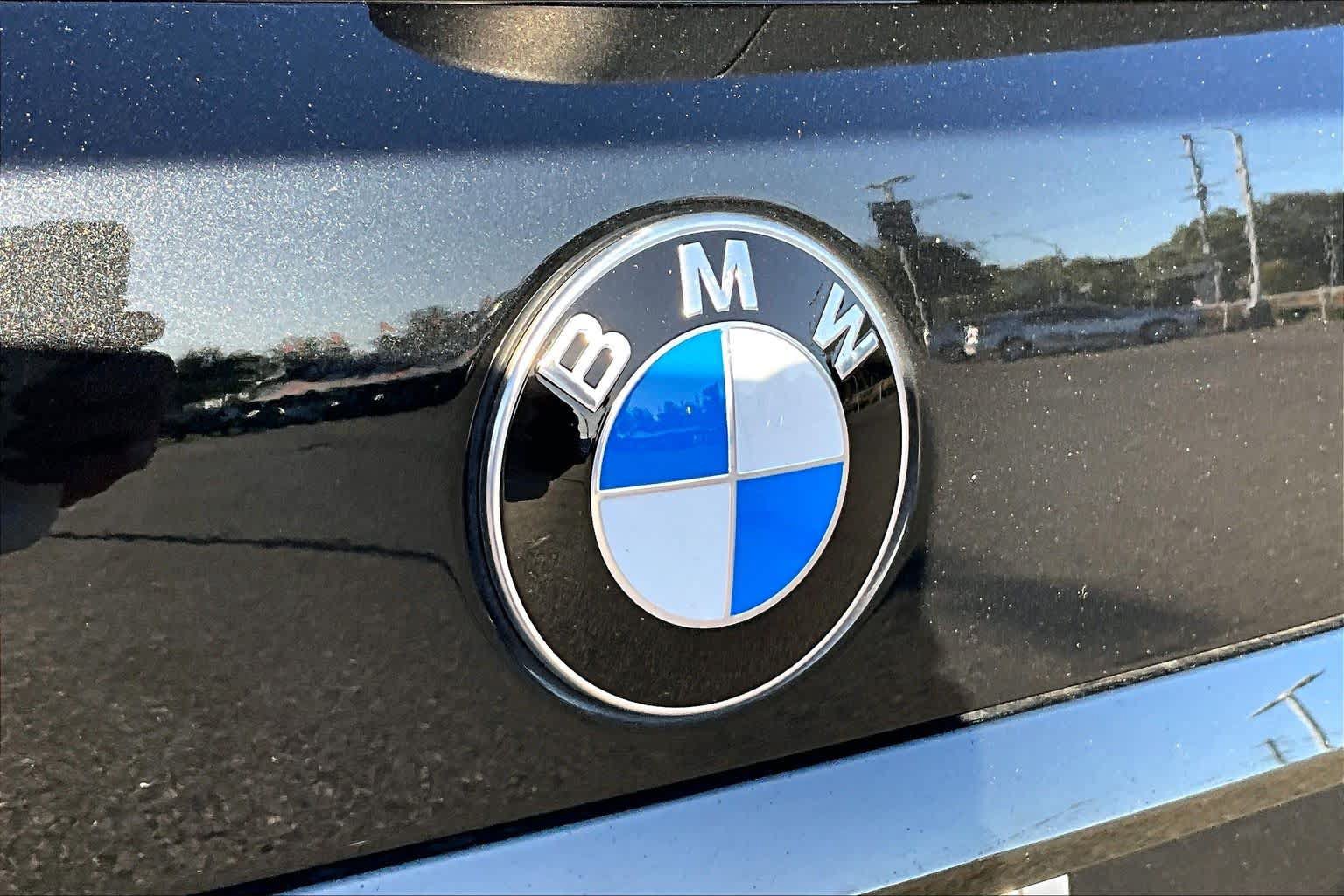 Used 2022 BMW X7 xDrive40i w/ M Sport Package AWD/4WD image 9