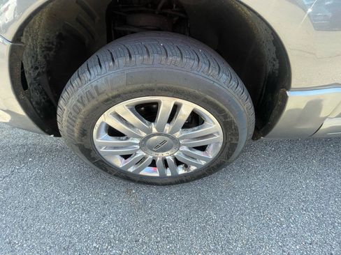 Used 2011 Lincoln Navigator 4WD w/ 101A Rapid Spec Order Code image 22