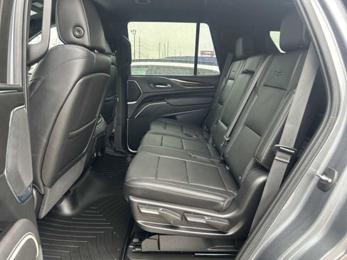 Used 2021 Cadillac Escalade Luxury image 24