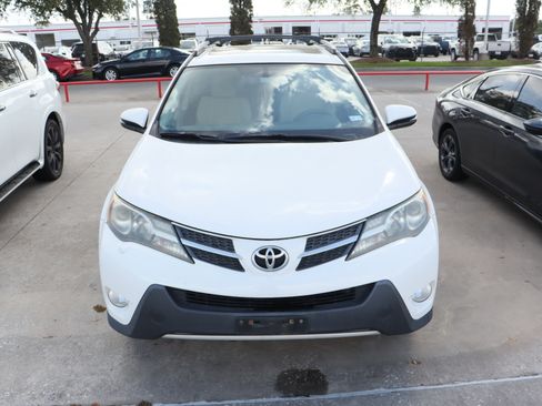 Used 2013 Toyota RAV4 XLE image 4