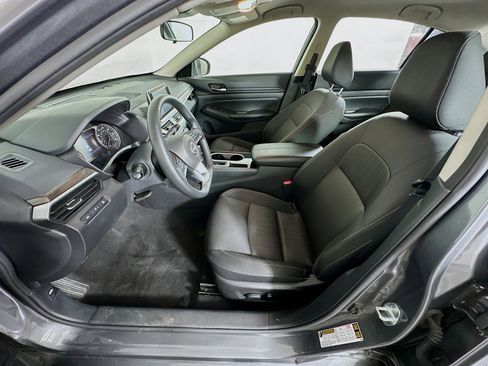 Used 2024 Nissan Altima 2.5 SV image 13