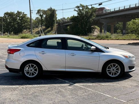 Used 2018 Ford Focus SE FWD image 6