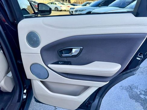 Used 2018 Land Rover Range Rover Evoque SE Premium image 26