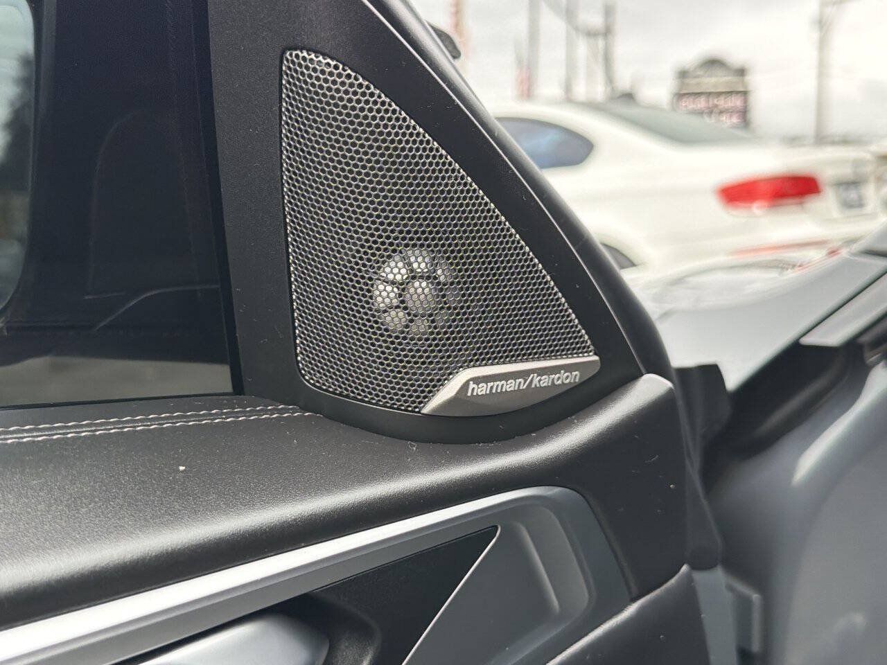 Used 2021 BMW M4 Competition w/ M Carbon Exterior Package RWD image 51