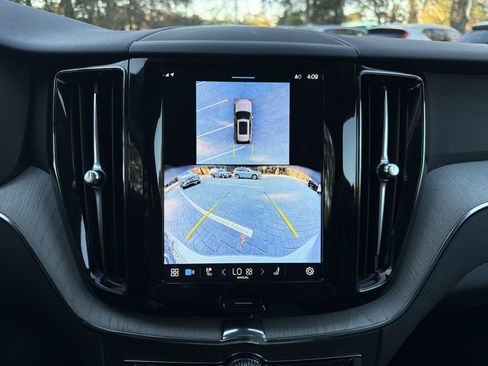 Certified 2025 Volvo XC60 B5 Plus image 29