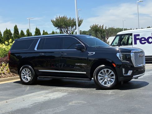Used 2024 GMC Yukon XL Denali AWD/4WD image 3