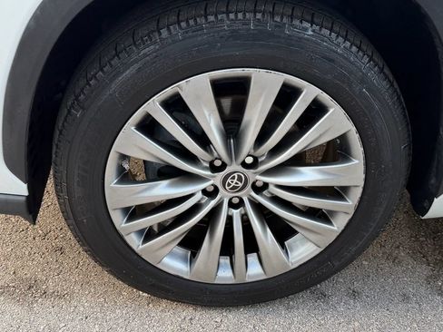 Used 2022 Toyota Highlander Platinum FWD image 9