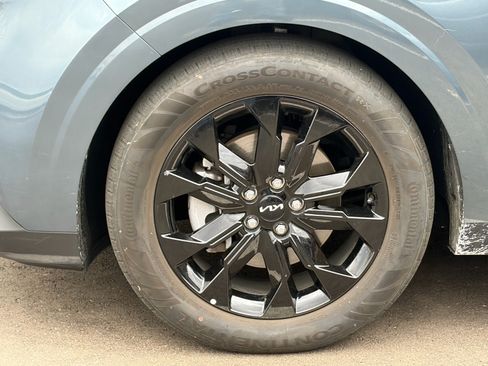 Certified 2024 Kia Carnival SX FWD image 6