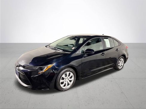 Used 2024 Toyota Corolla LE image 2