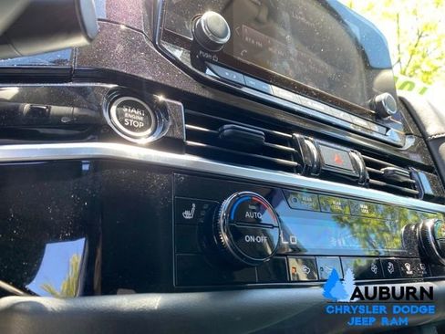 Used 2024 Nissan Pathfinder SV AWD/4WD image 46