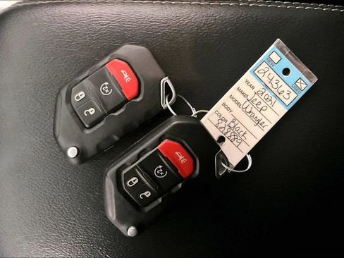 Used 2021 Jeep Wrangler Unlimited Sahara w/ Cold Weather Group AWD/4WD image 45