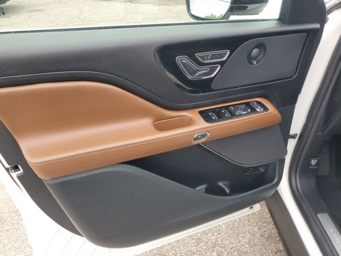 Used 2024 Lincoln Aviator Reserve w/ Equipment Group 201A AWD/4WD image 10