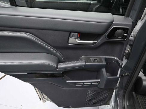 Used 2025 Toyota 4Runner Limited AWD/4WD image 25