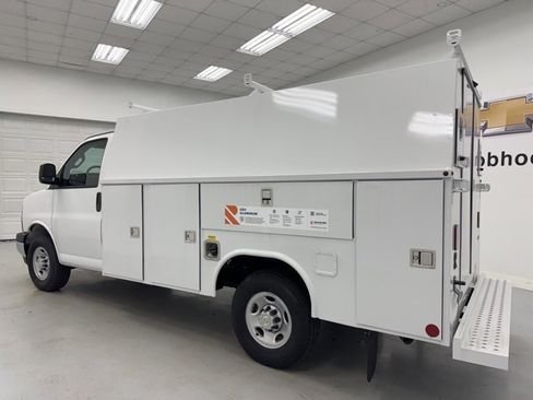 New 2025 Chevrolet Express 3500 w/ Power Convenience Package image 7