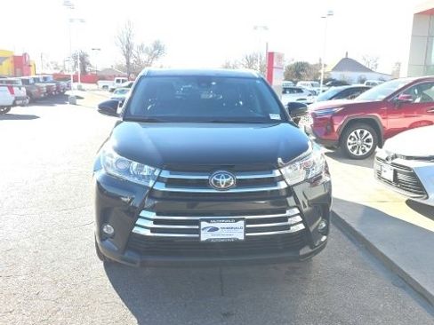 Used 2019 Toyota Highlander Limited w/ Carpet Mat Package (TMS) image 8