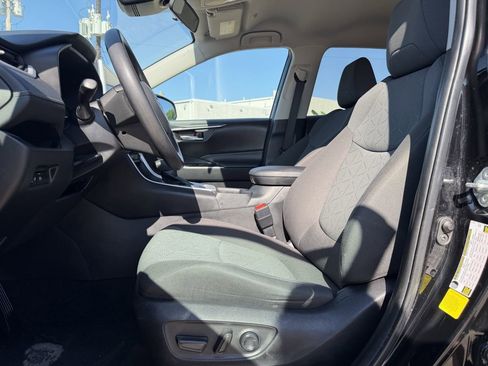 Used 2024 Toyota RAV4 XLE FWD image 27