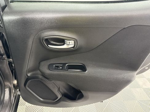 Used 2019 Jeep Renegade Sport w/ UConnect 7.0 Group AWD/4WD image 27