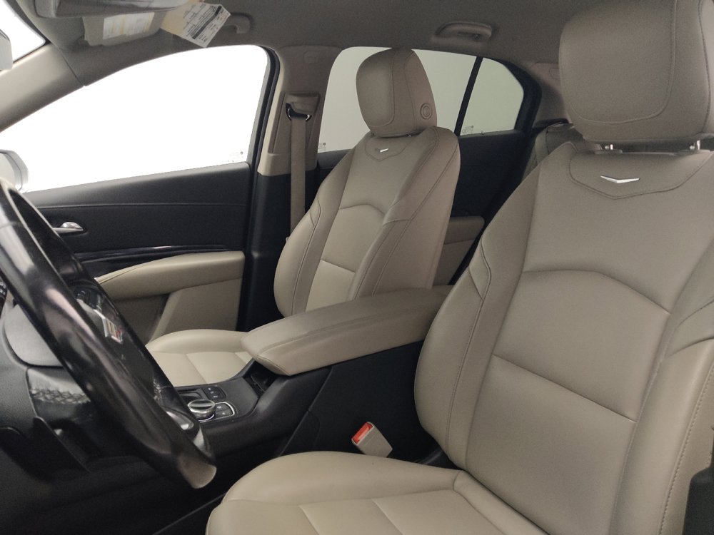 Used 2020 Cadillac XT4 Luxury w/ Cold Weather Package FWD image 17