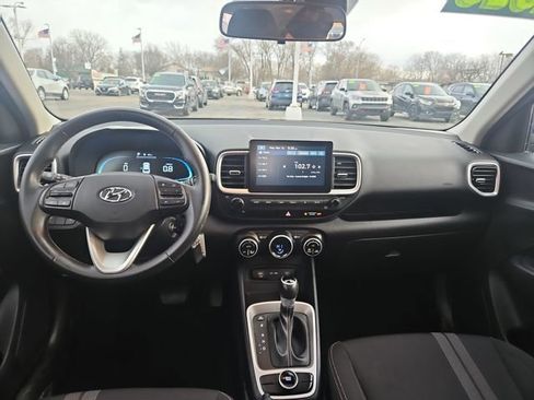 Used 2023 Hyundai Venue SEL image 12