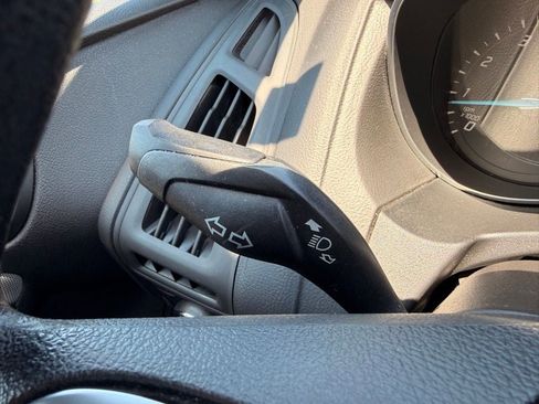 Used 2014 Ford Focus SE FWD image 13