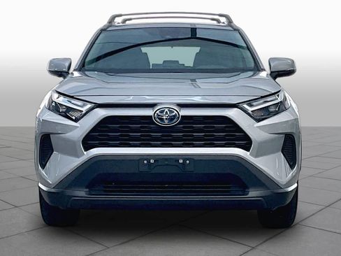 Used 2022 Toyota RAV4 XLE w/ Convenience Package AWD/4WD image 4