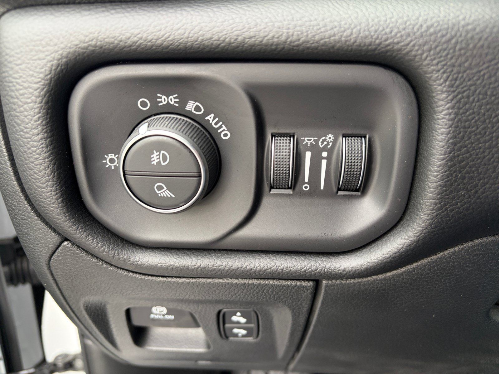 New 2026 RAM 1500 Big Horn AWD/4WD image 18