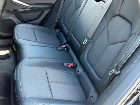 Used 2025 Porsche Macan AWD/4WD image 17