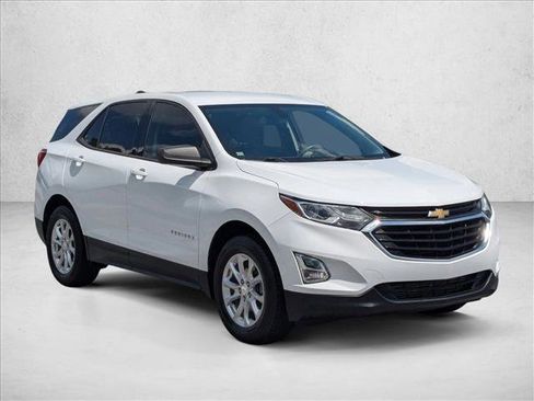 Used 2019 Chevrolet Equinox LS w/ LS Convenience Package FWD image 3