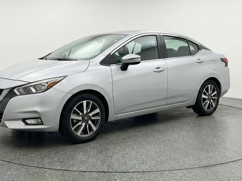 Used 2025 Nissan Versa SV FWD image 3