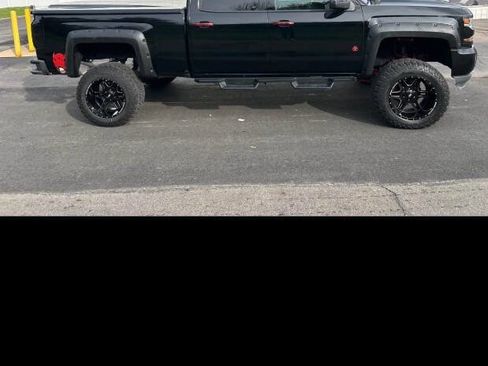 Used 2018 Chevrolet Silverado 1500 LT w/ All Star Edition image 9