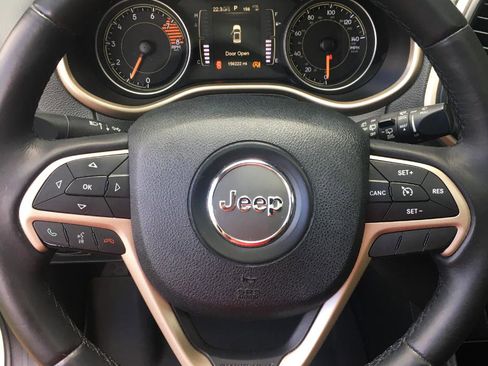 Used 2016 Jeep Cherokee Latitude w/ Comfort/Convenience Group AWD/4WD image 28