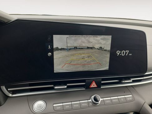 Used 2025 Hyundai Elantra SEL FWD image 24