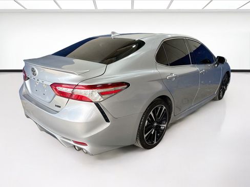 Used 2020 Toyota Camry XSE FWD image 4